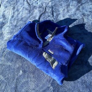 Women’s medium blue Patagonia fleece pullover